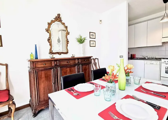 The Sunset 1 By Design Apartment *