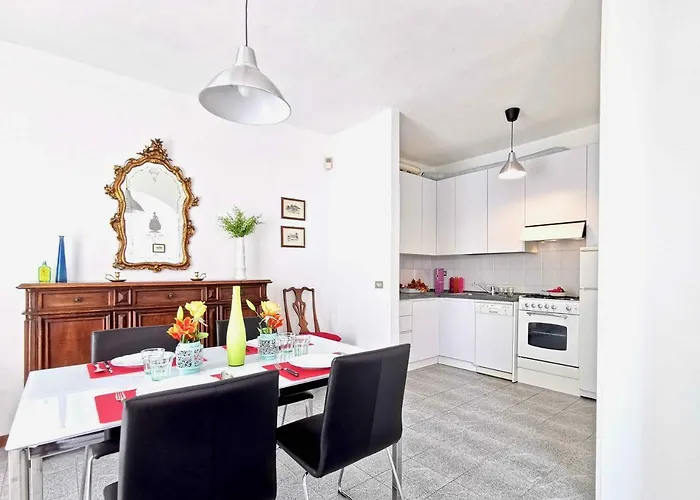 The Sunset 1 By Design 公寓